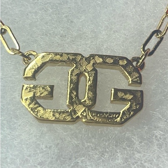 Givenchy Vintage Interlocking GG Logo Pendant Gold Tone Necklace with Gift Box - Picture 8 of 10